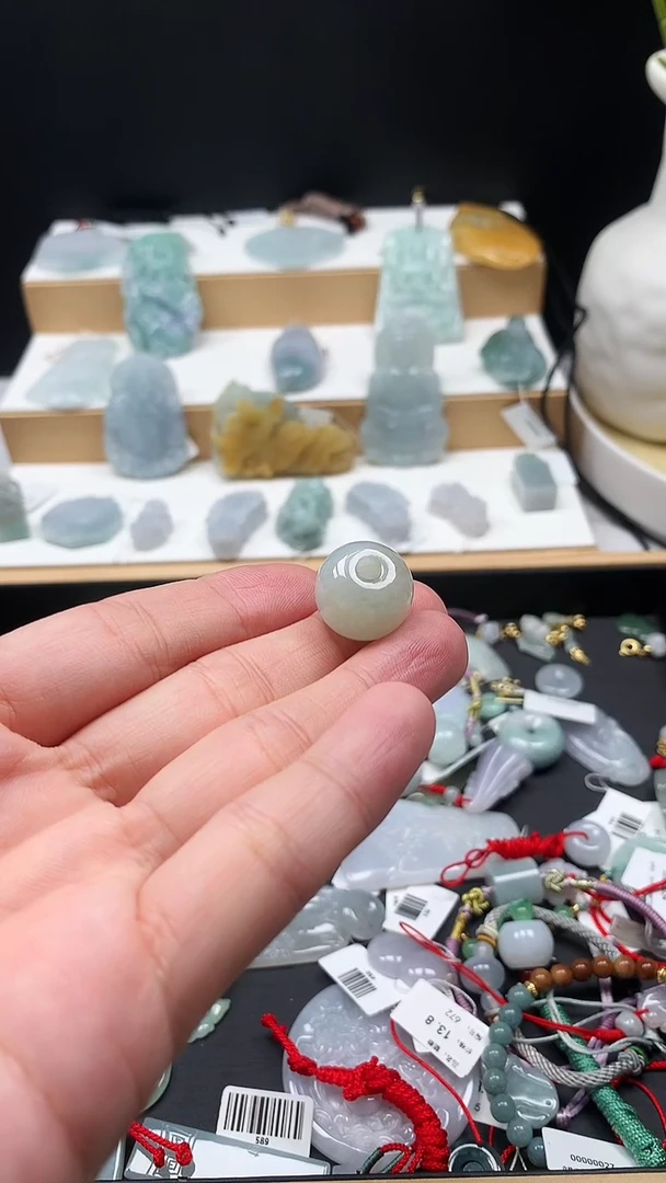翡翠未镶嵌颈饰42面包扣