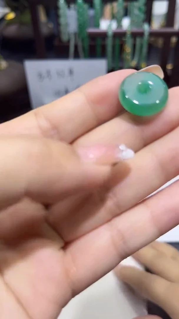 未镶嵌平安扣石英质玉1