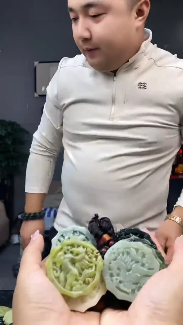 未镶嵌蛇纹石玉其他天然岫玉（多样性发其中之一）
