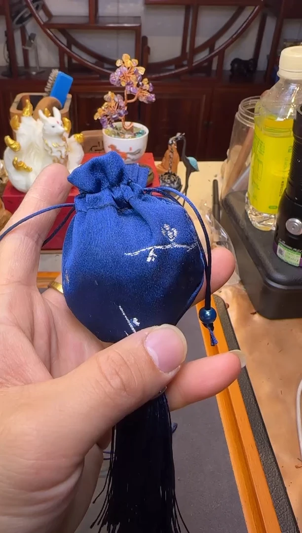 【闪购商品】檀香木其他蓝色香包一个