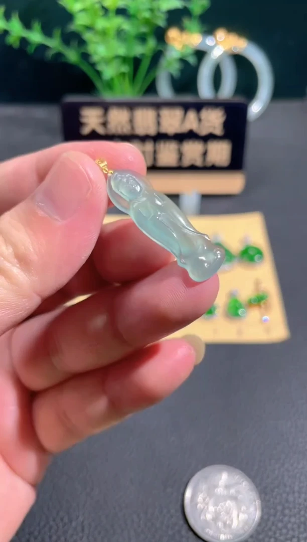 翡翠18K金镶嵌颈饰翡翠