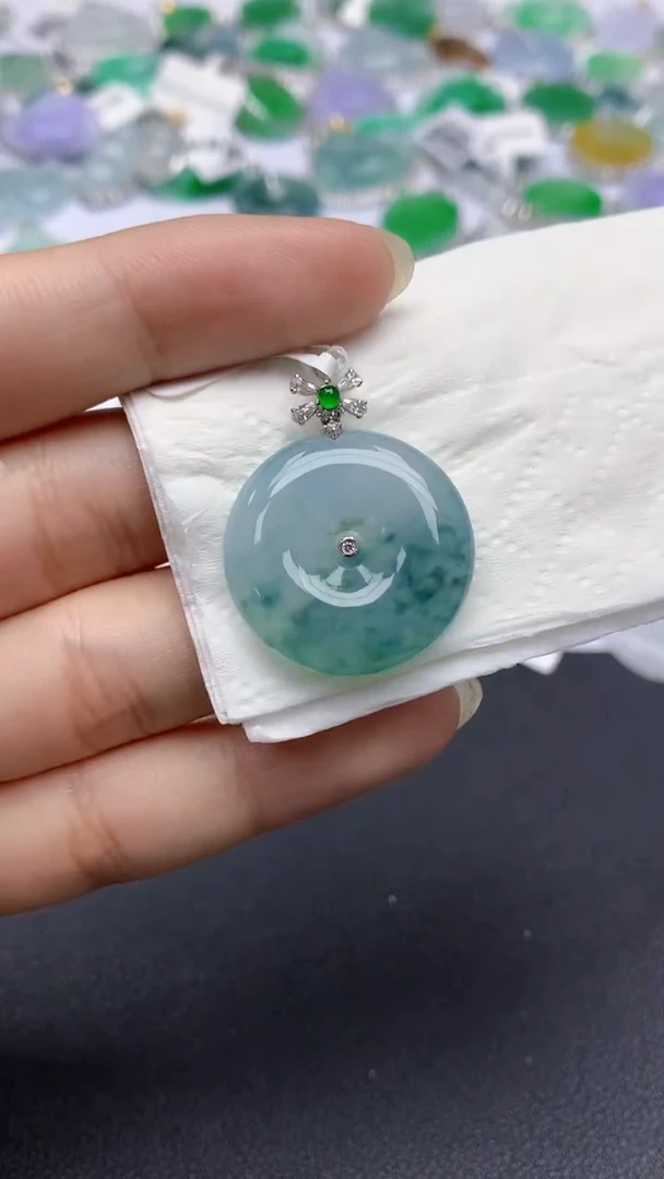 翡翠18K金镶嵌颈饰天然缅甸a货翡翠