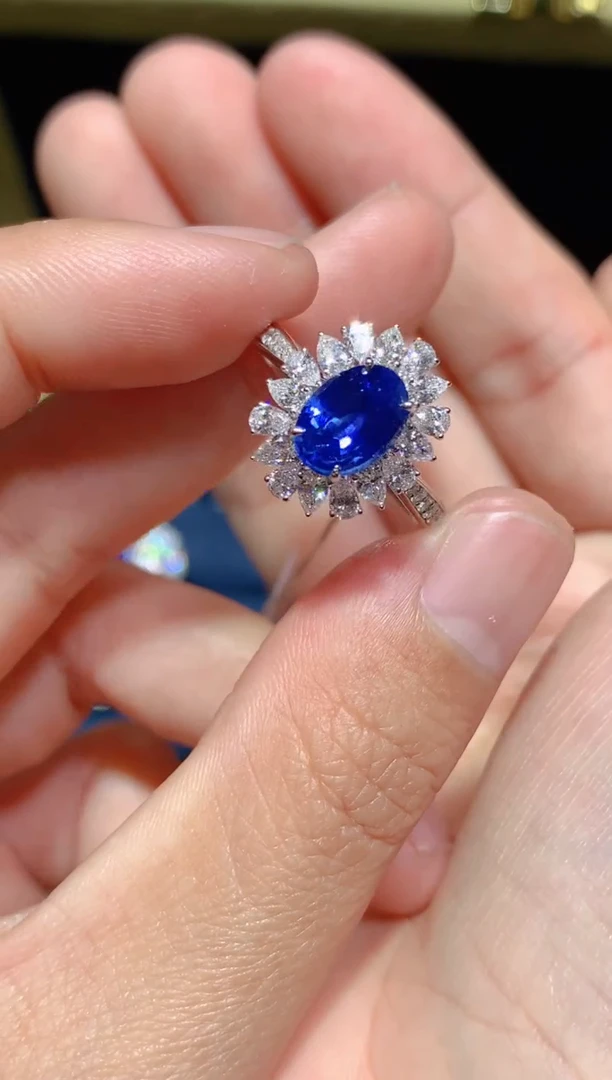 【闪购商品】蓝宝石戒指18K金镶嵌1.57CT  无烧矢车菊