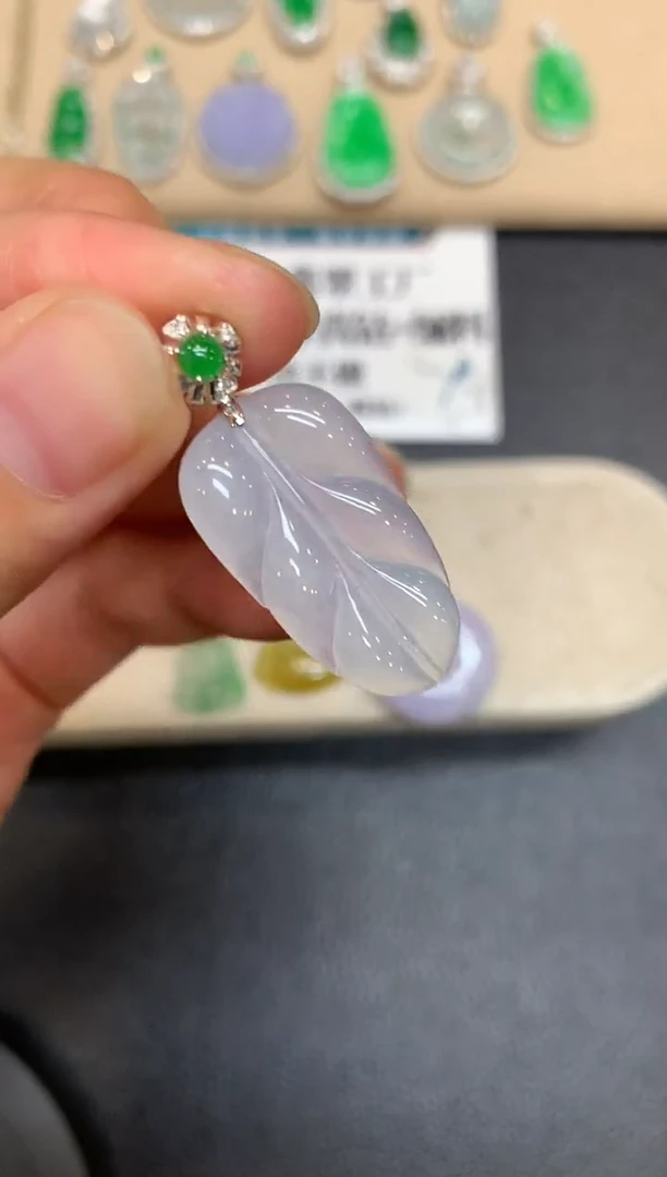 颈饰18K金镶嵌翡翠树叶【无服务费