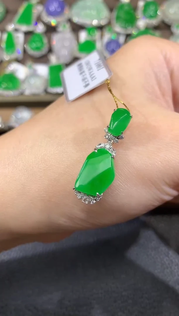 吊坠(不含链)18K金镶嵌翡翠C68