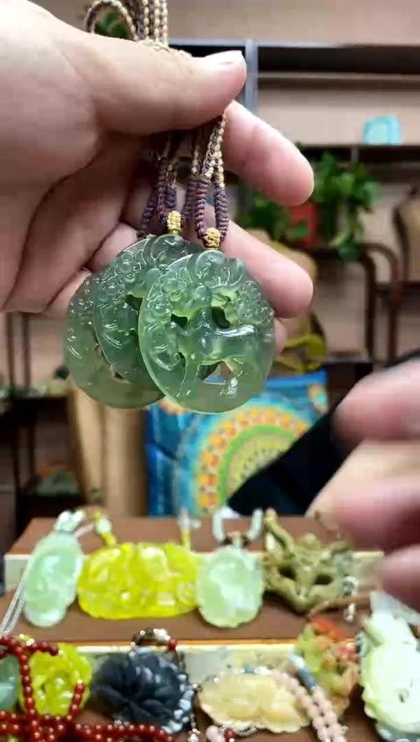 未镶嵌岫玉吊坠多样性发货发其中之一