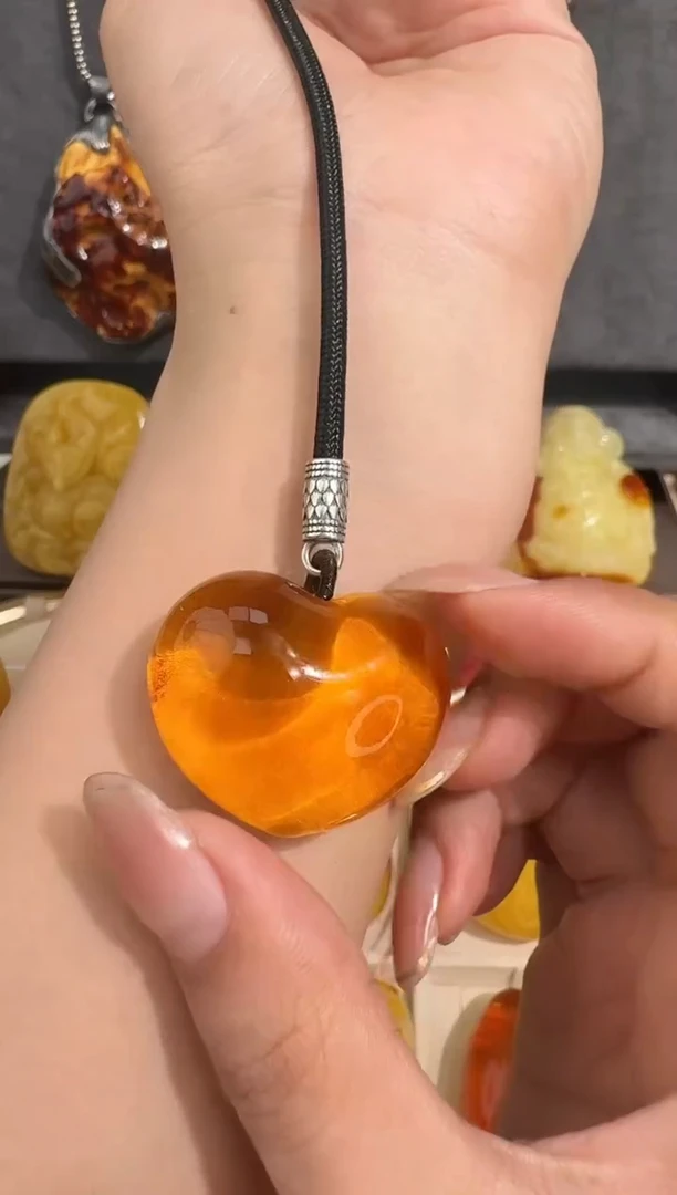 裸石琥珀未镶嵌流*骨琥珀