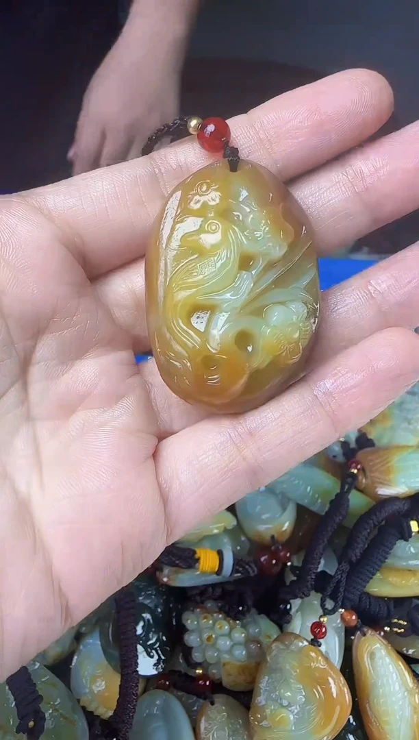 和田玉未镶嵌颈饰1