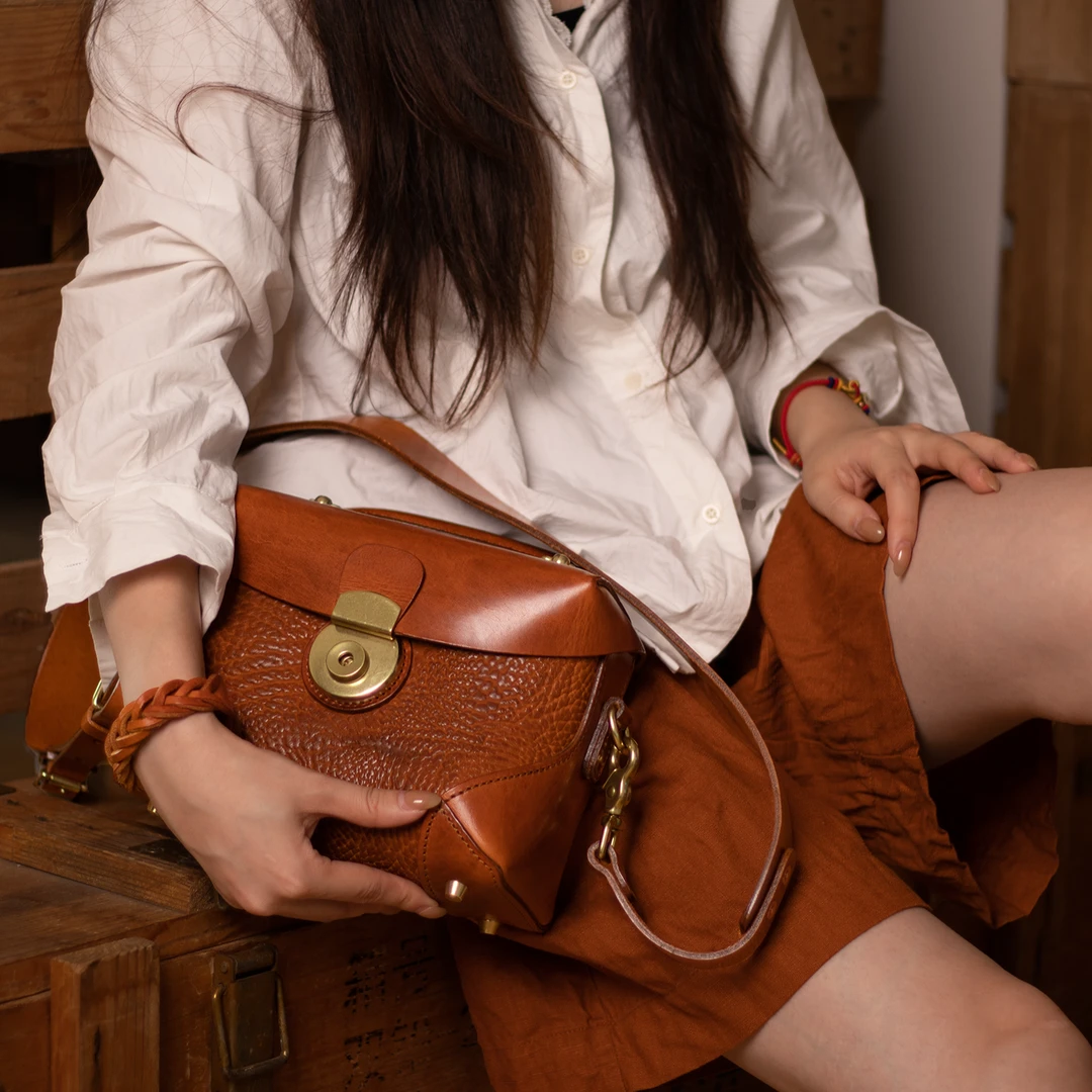 2025新款头层牛皮牛筋手工缝制复古单肩斜挎包真皮女款手提包7660
