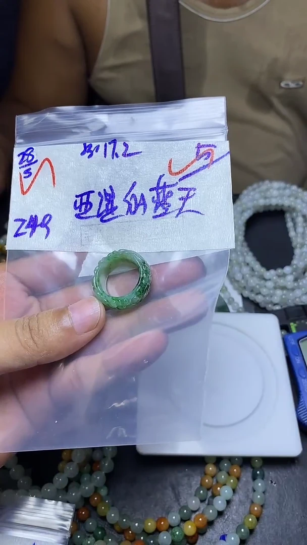 定制翡翠未镶嵌翡翠毛货抛光拍一发一