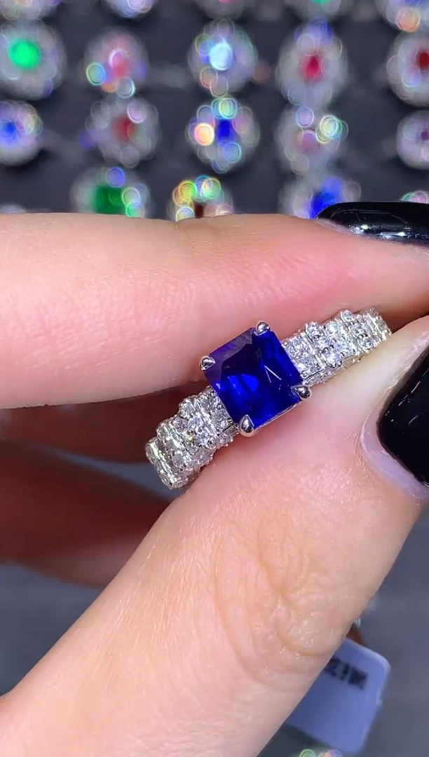 戒指蓝宝石18K金镶嵌1.65CT