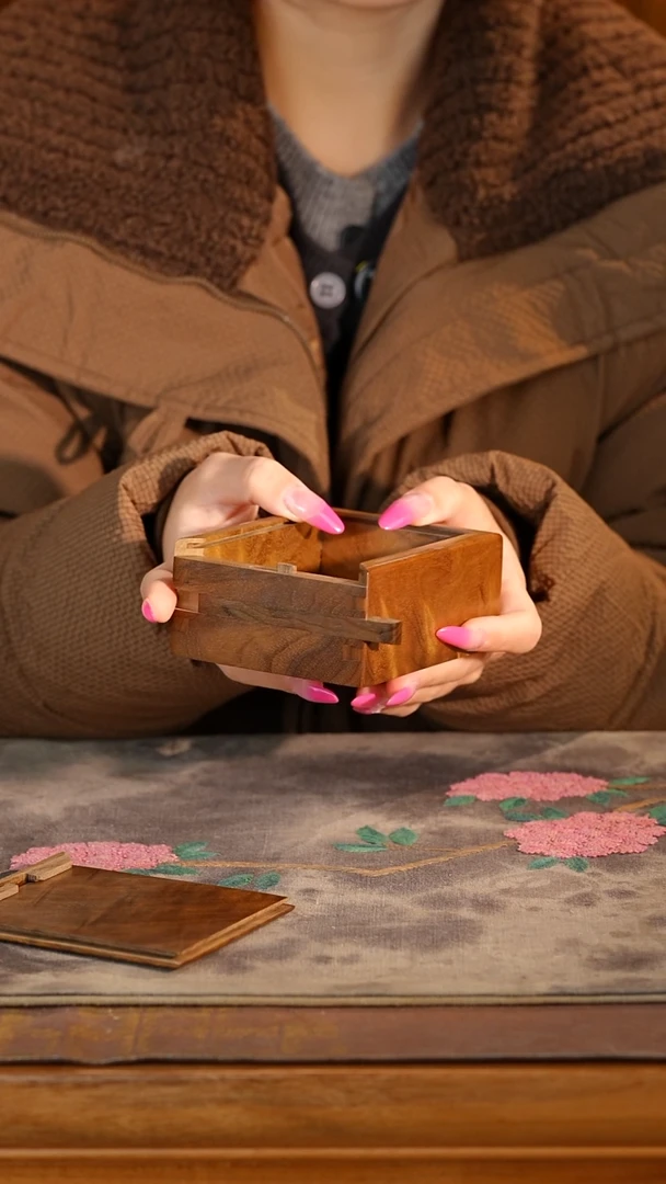 金丝楠木乌木鲁班机关盒