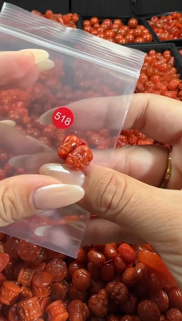 颈饰未镶嵌南红玛瑙1