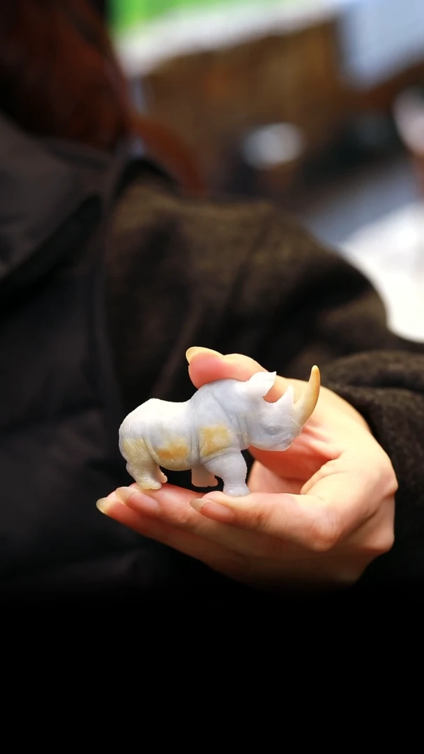 未镶嵌摆件翡翠犀牛