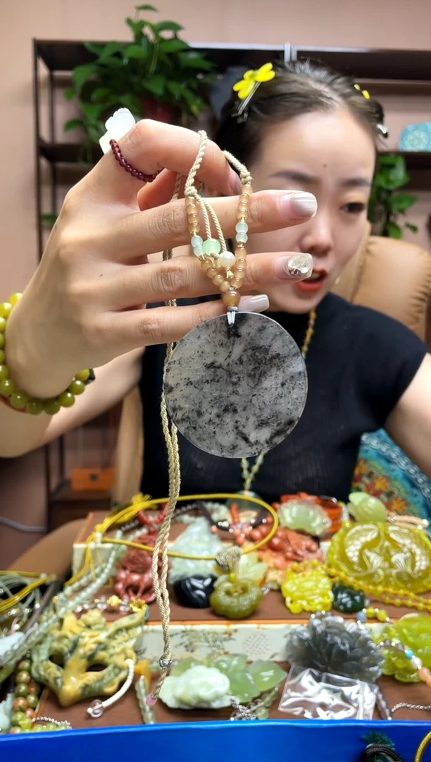 未镶嵌岫玉吊坠·