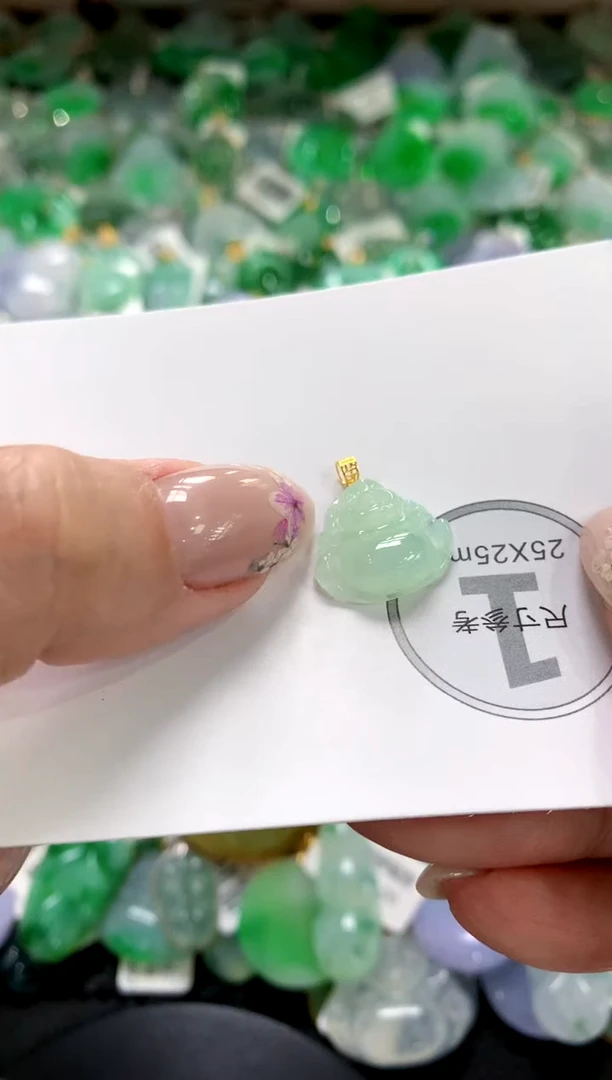 翡翠18K金镶嵌颈饰1111111111111111