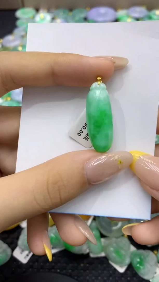 颈饰18K金镶嵌翡翠天然缅甸翡翠A货