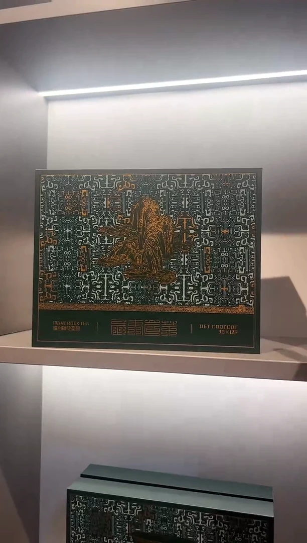 【闪购商品】白泥茶叶罐青客12泡绿色山图冷烫