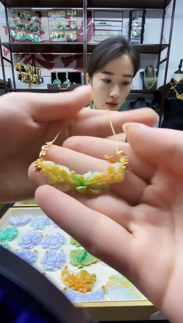 颈饰未镶嵌翡翠吊坠