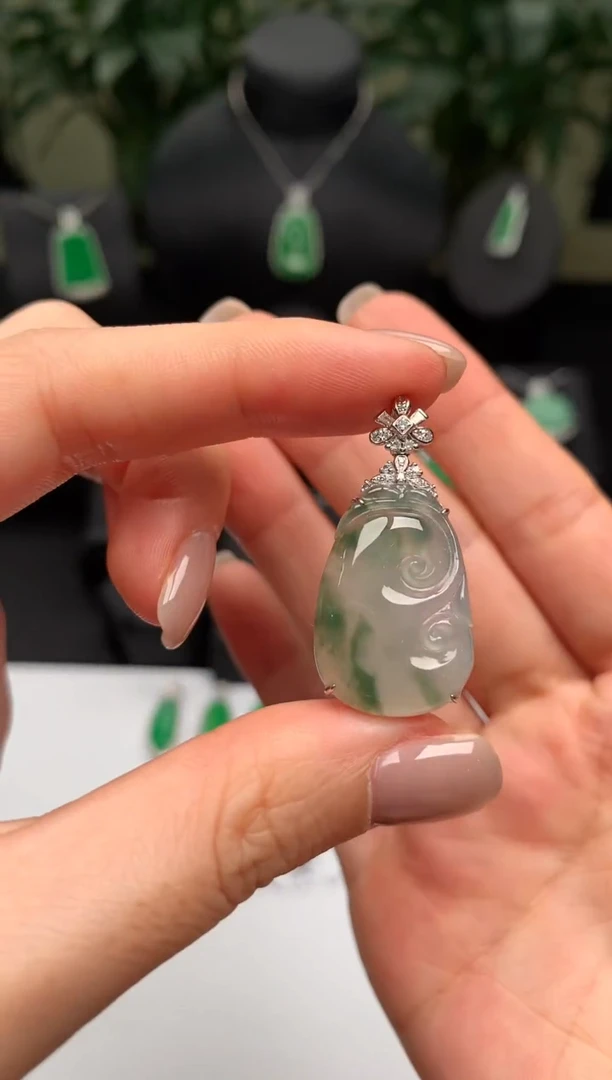 翡翠18K金镶嵌吊坠(不含链)飘花如意