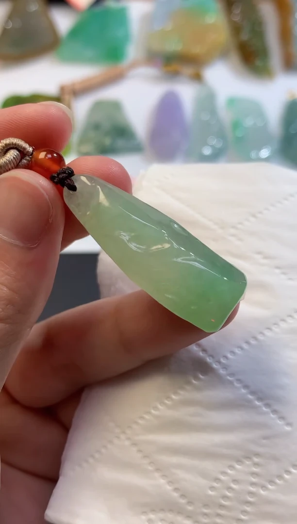 翡翠挂件未镶嵌