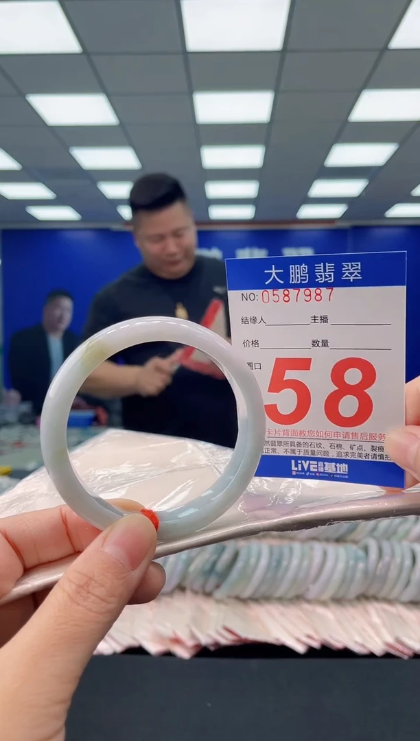 未镶嵌手镯翡翠 AAAAAAAAAA
