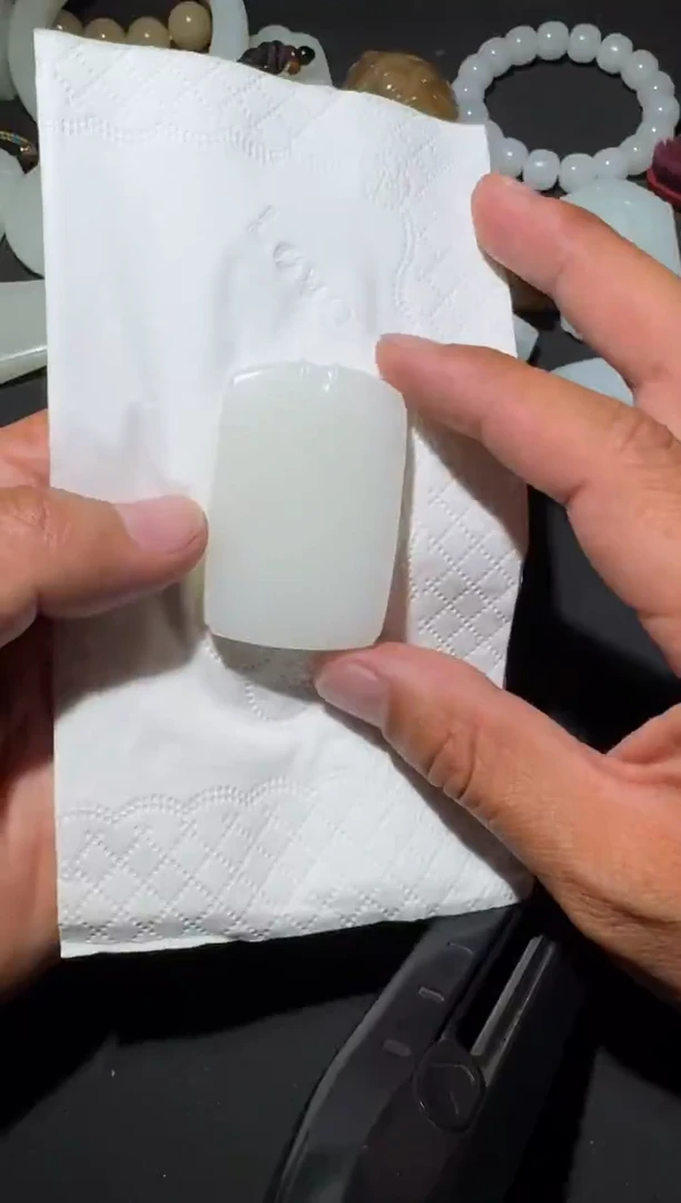 未镶嵌和田玉（糖玉）车挂和田玉