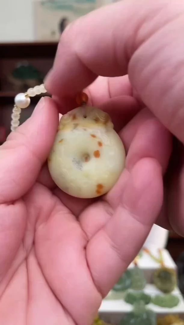 未镶嵌蛇纹石玉颈饰`