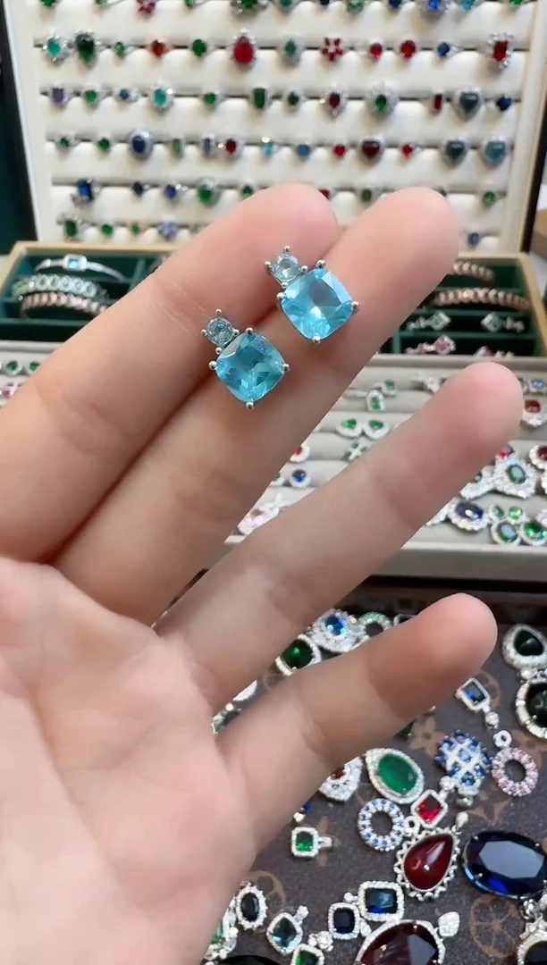 未镶嵌托帕石耳饰托帕石耳饰