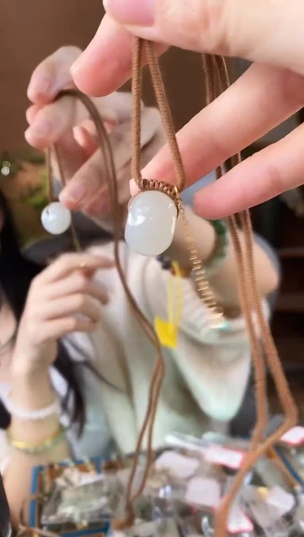 颈饰未镶嵌和田玉平安扣和田玉项链