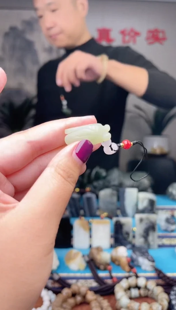 未镶嵌和田玉挂件1