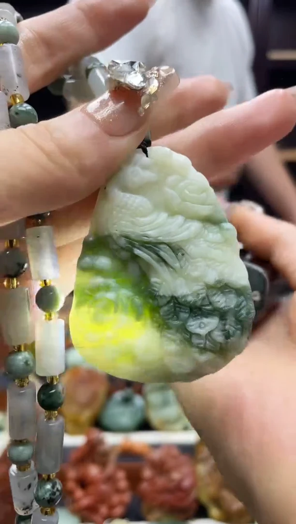 岫玉未镶嵌吊坠·