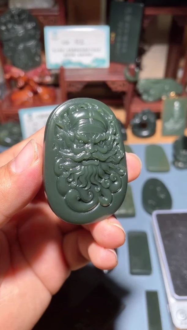 颈饰未镶嵌和田玉（青玉）1