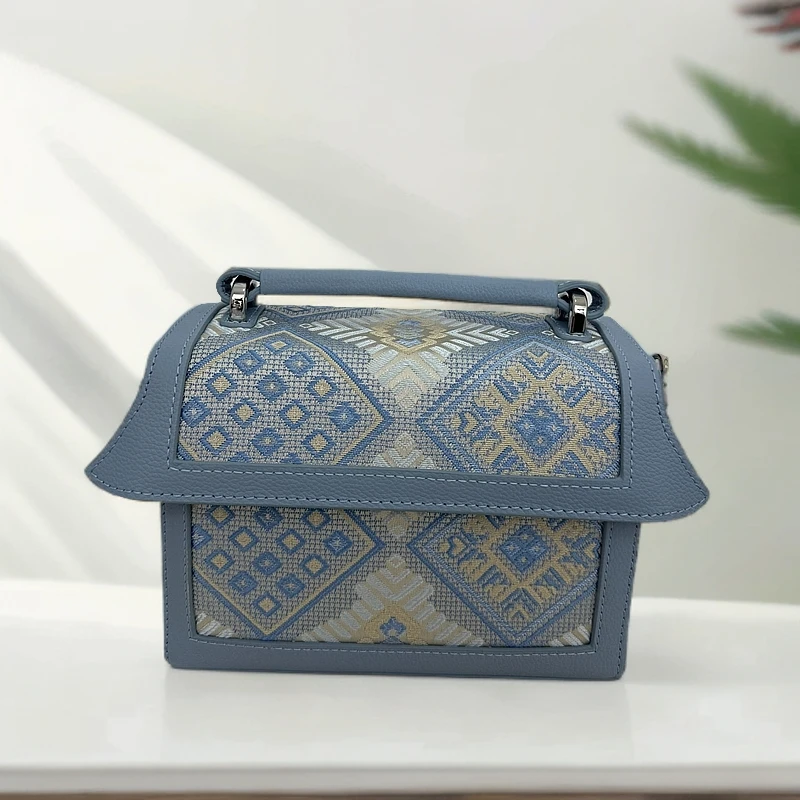 2025款广西非遗壮锦新款小房包休闲轻奢风手提斜挎单肩包盒子包