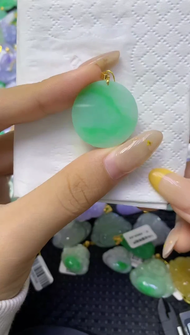 颈饰18K金镶嵌翡翠天然缅甸翡翠A货