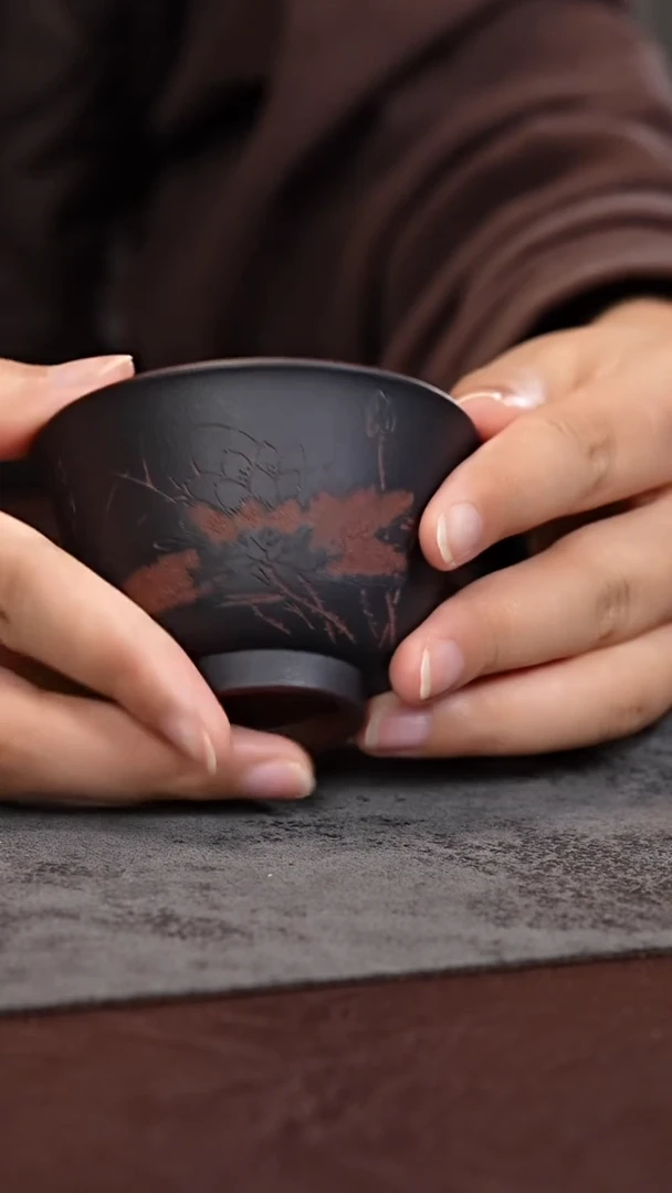 茶杯紫泥双色粉浆 刻绘荷花 主人杯