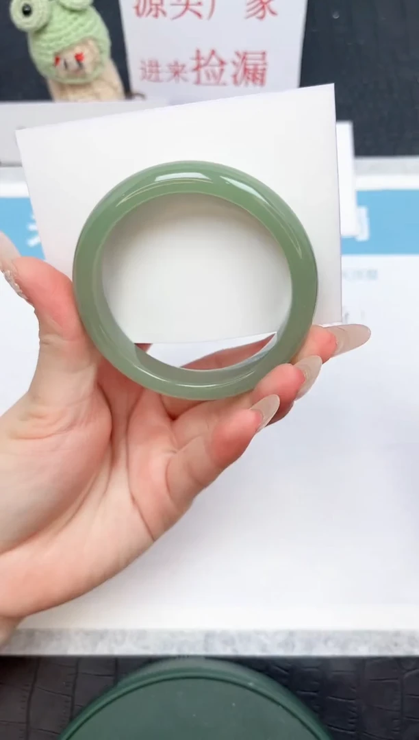 【闪购商品】石英质玉手镯未镶嵌268-54.6