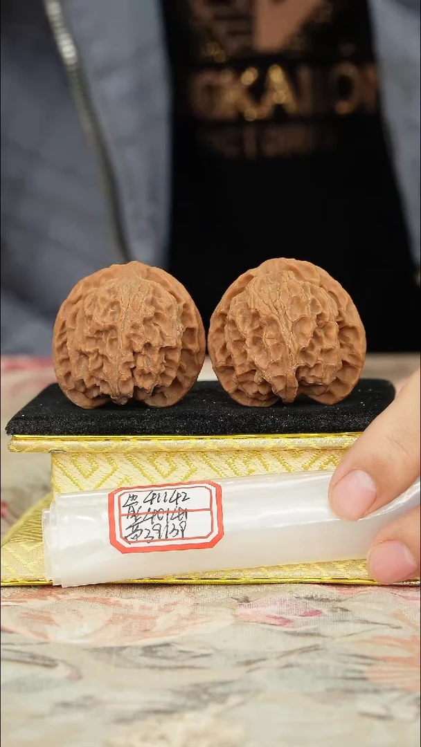 【闪购商品】文玩核桃把件苹果园