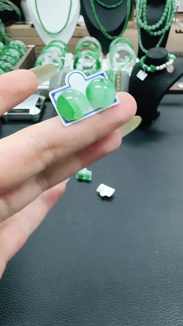 未镶嵌1石英质玉（非洲翠）/0415