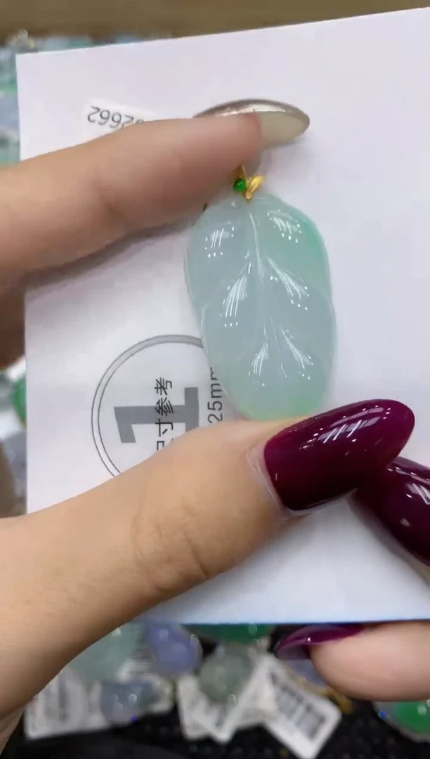 翡翠18K金镶嵌颈饰111111111111