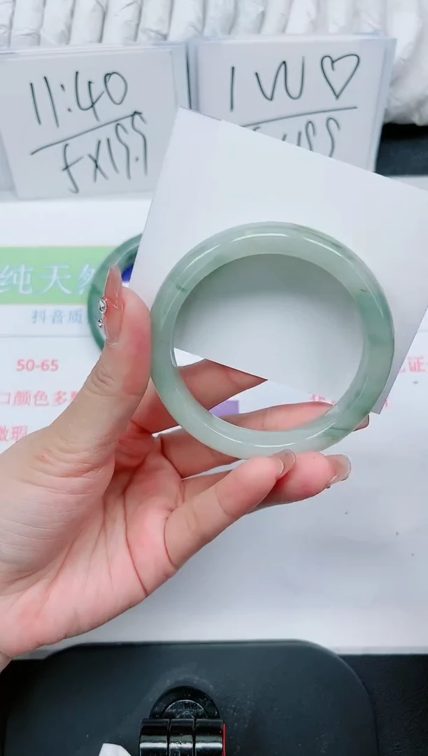 【闪购商品】石英质玉手镯未镶嵌135