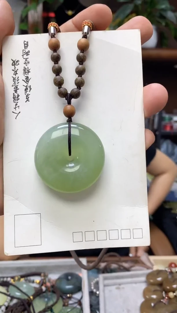 岫玉未镶嵌吊坠·