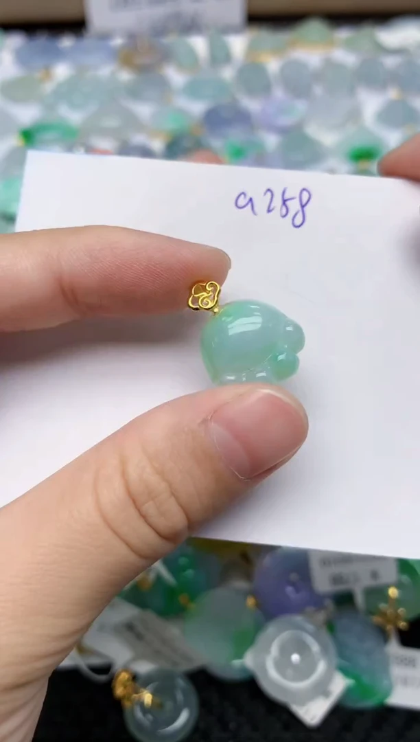 翡翠未镶嵌颈饰天然缅甸A货翡翠