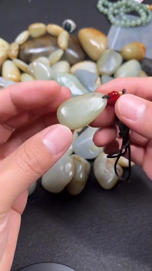 颈饰未镶嵌和田玉和田玉随型吊坠