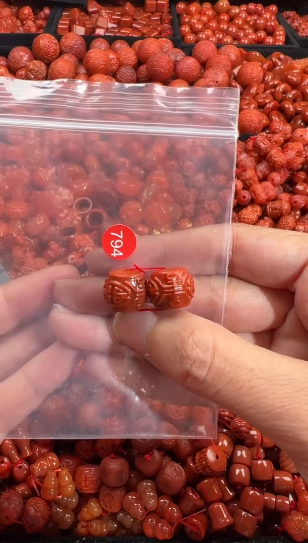 南红玛瑙未镶嵌颈饰1
