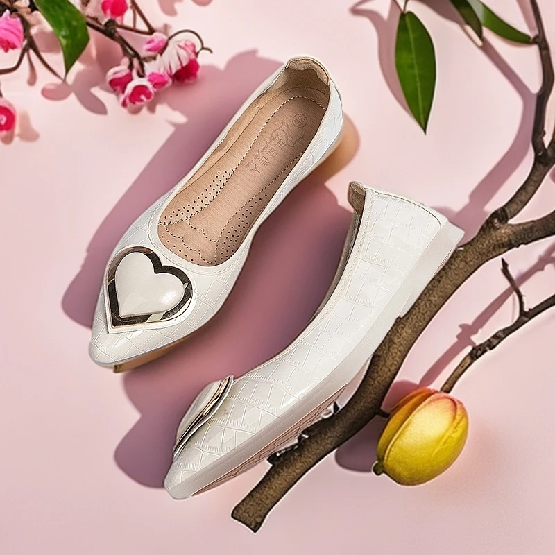 春秋爆款百搭妈妈尖头软底时尚工作平底女士单鞋休闲新款加大女鞋