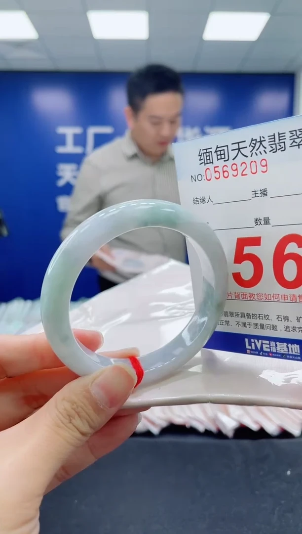 未镶嵌手镯翡翠天然翡翠手镯