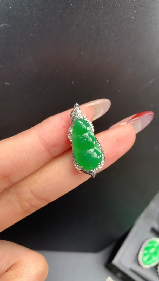 【闪购商品】翡翠颈饰18K金镶嵌豆子1251