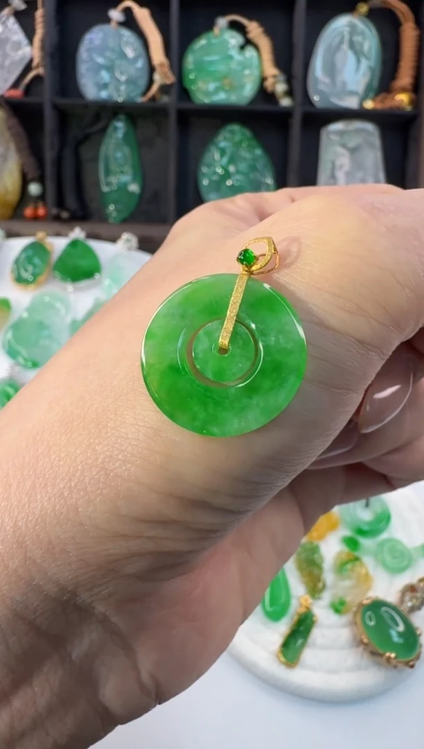 颈饰18K金镶嵌翡翠缅甸A货翡翠