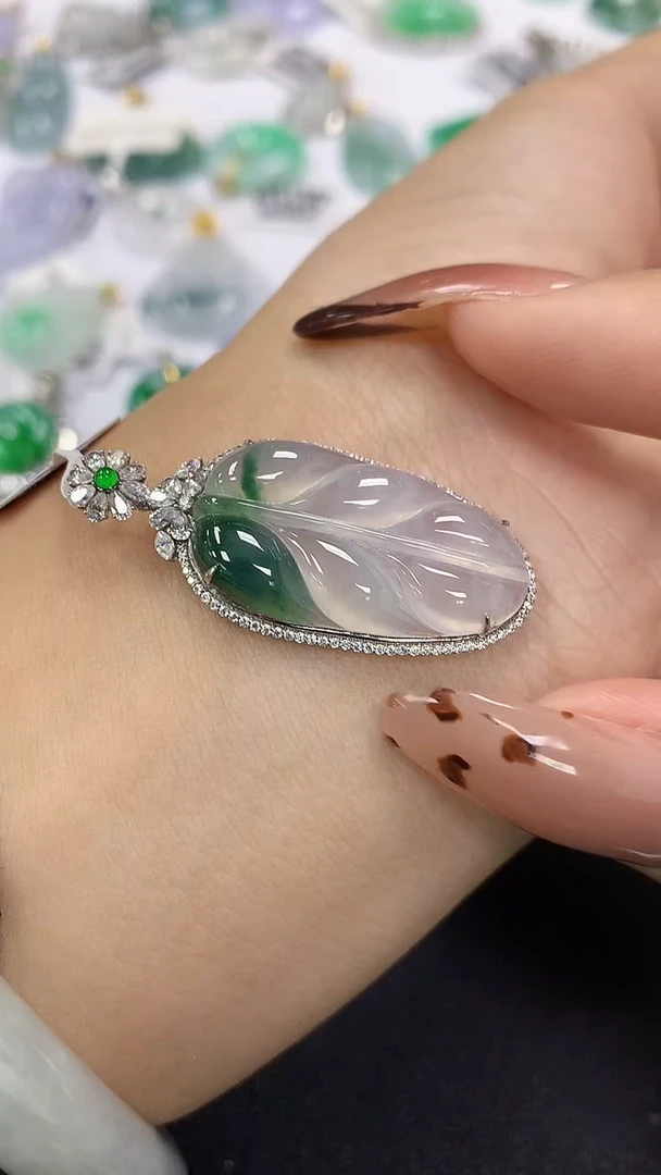 颈饰18K金镶嵌翡翠a货假一赔三支持复检百元上9元证书费自理